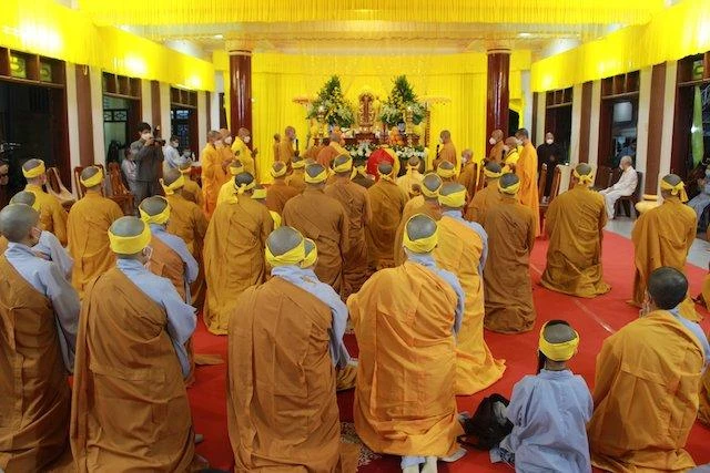 Môn đồ đệ tử thọ tang Hòa thượng