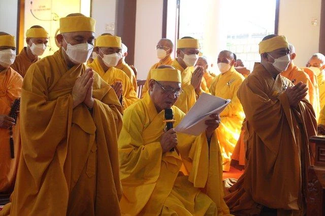 Thượng tọa Thích Đồng Tuệ đã đại diện môn đồ pháp quyến dâng lời tưởng niệm