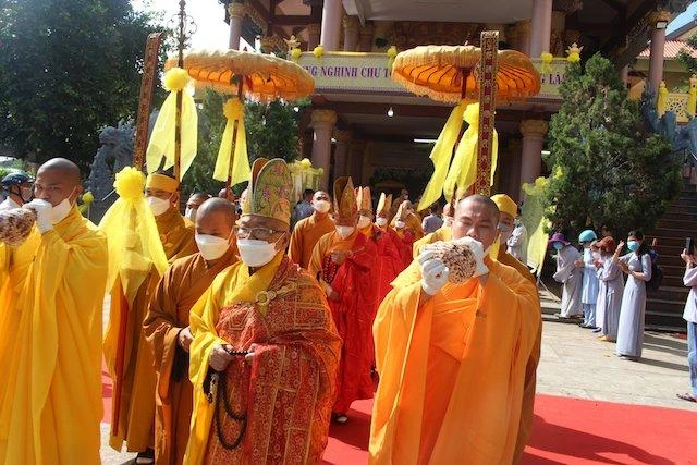 Chư tôn giáo phẩm chứng minh