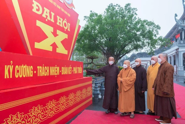 Hòa thượng Thích Thiện Nhơn khảo sát công tác tổ chức Đại hội đại biểu Phật giáo tỉnh Nam Định - Ảnh: Đăng Huy