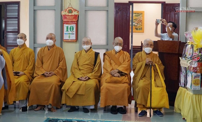 Chư tôn đức tham dự