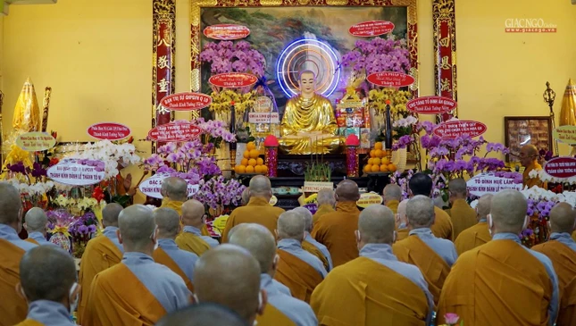 Quang cảnh lễ tưởng niệm tại tổ đình Từ Nghiêm