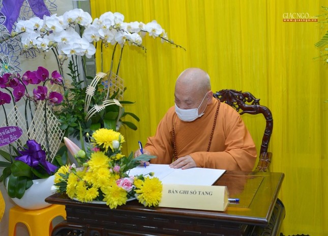 Hòa thượng Thích Thiện Nhơn viết sổ tang lưu niệm