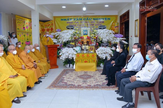 Chư tôn đức chứng minh, đại diện các cơ quan TP.HCM tham dự lễ truy điệu