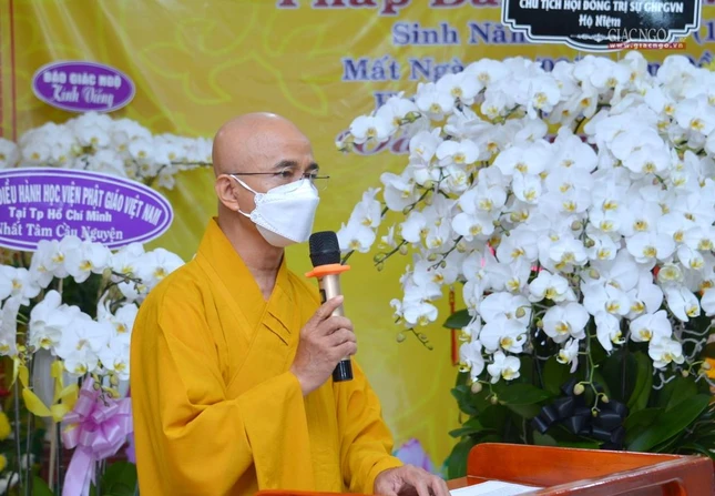 Thượng tọa Thích Thiện Quý đọc lời tưởng niệm của Ban Trị sự GHPGVN TP.HCM