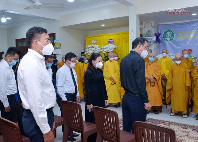 Dành một phút mặc niệm Nhân sĩ, Cư sĩ Tống Hồ Cầm