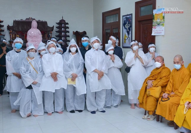 Tang gia hiếu quyến tại lễ truy niệm