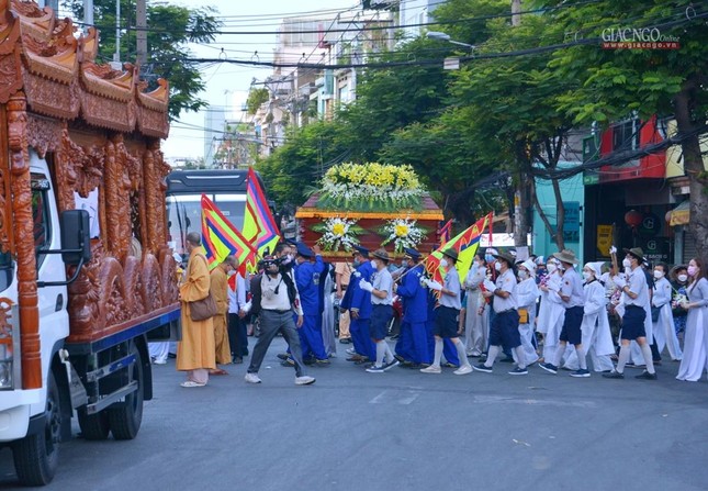 Tiễn Cư sĩ Tống Hồ Cầm về miền an nhiên...