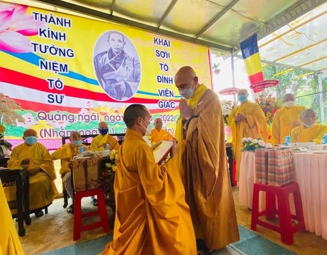 Trao quyết định bổ nhiệm trụ trì tổ đình Viên Giác