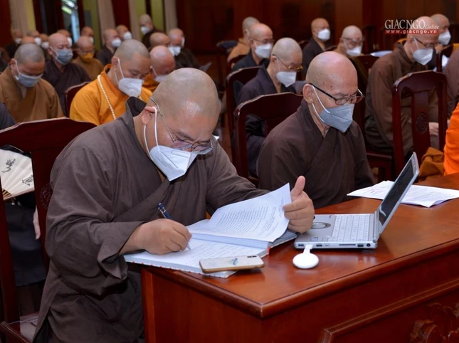 Chư tôn đức tham dự buổi họp