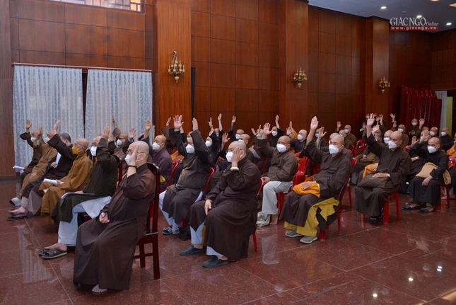 Chư Tăng Ni biểu quyết thống nhất các tiêu chí và phương án nhân sự giới thiệu vào Ban Trị sự GHPGVN TP.HCM nhiệm kỳ 2022-2027