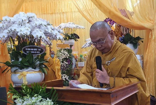 Hòa thượng Thích Thiện Pháp dâng lời tưởng niệm của Hội đồng Chứng minh, Hội đồng Trị sự GHPGVN