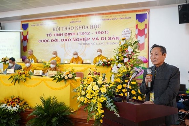 Giáo sư Lê Mạnh Thát phát biểu tham luận với chủ đề "Thiền sư Tâm Châu - Tính Định và tình hình Phật giáo nửa sau thế kỷ 19"