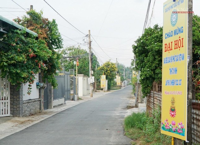 Hẻm 46 dẫn vào chùa Linh Quang được thiết trí pano chào mừng đại hội