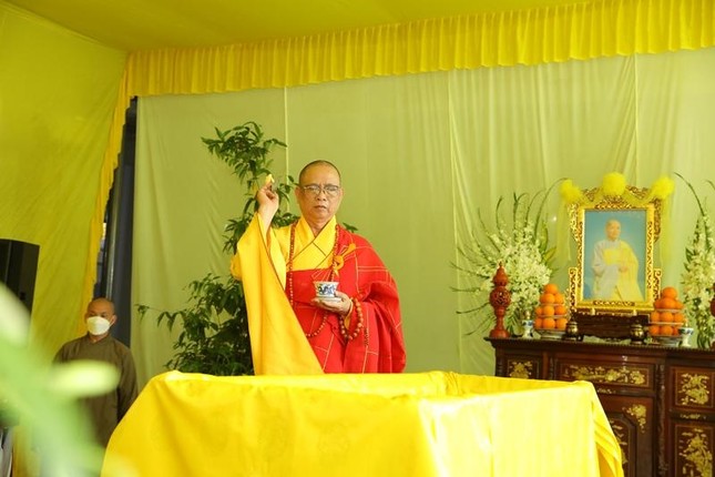 Hòa thượng Thích Phước Minh sái tịnh kim quan