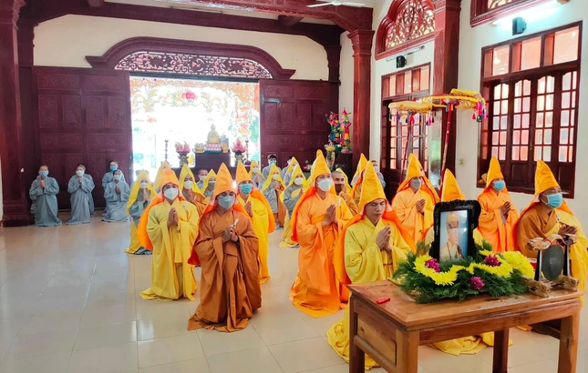 Môn phong pháp phái cung thỉnh di ảnh cố Hòa thượng Thích Thông Lưu về chốn Tổ Môn phong pháp phái cung thỉnh di ảnh cố Hòa thượng Thích Thông Lưu về chốn Tổ