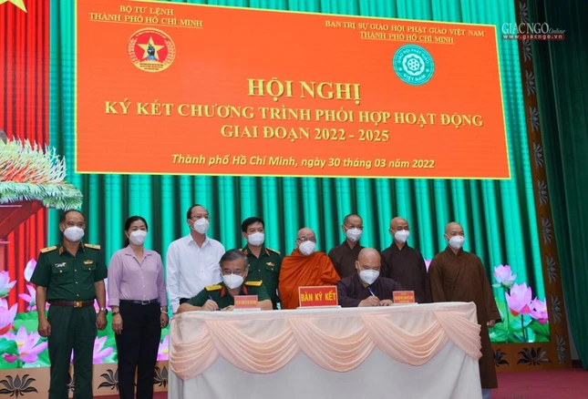 Đại diện 2 đơn vị ký kết chương trình phối hợp hoạt động giai đoạn 2022-2025 Đại diện 2 đơn vị ký kết chương trình phối hợp hoạt động giai đoạn 2022-2025