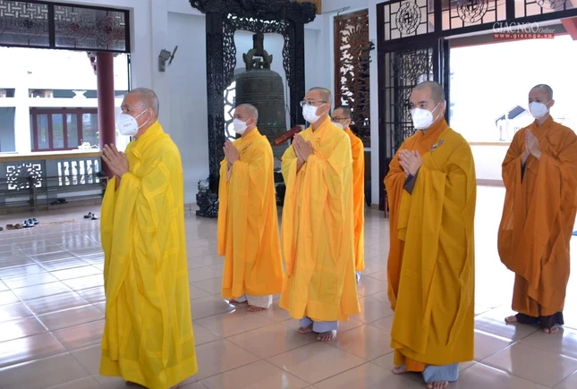 Hòa thượng Thích Nguyên Giác, cùng chư tôn đức môn đồ pháp quyến cố Trưởng lão Hòa thượng