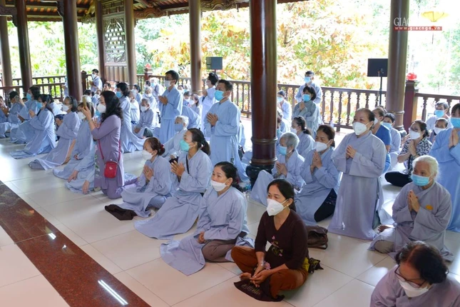 Tận tâm biên soạn nhiều công trình Phật học, hướng dẫn nếp sống tâm linh cho Phật tử
