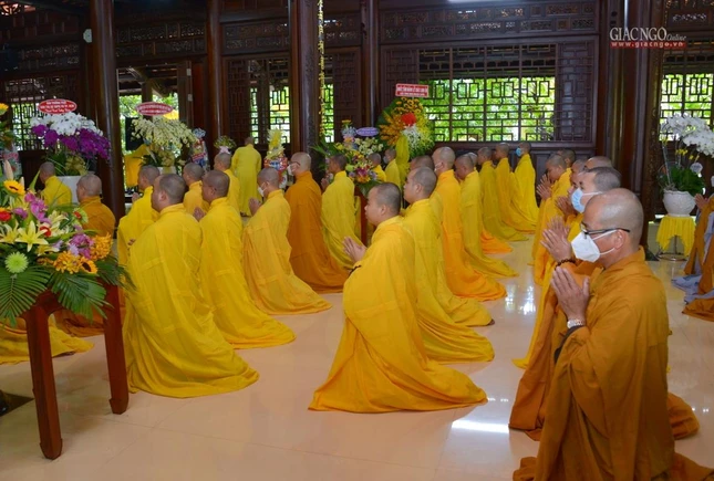 Thành kính tưởng niệm vị Trưởng lão Hòa thượng dấn thân hành đạo, mở nhiều Phật học viện đào tạo Tăng tài, kiến tạo các tự viện, nhà giáo dục, hoằng pháp, lãnh đạo Phật giáo ở thời hiện đại