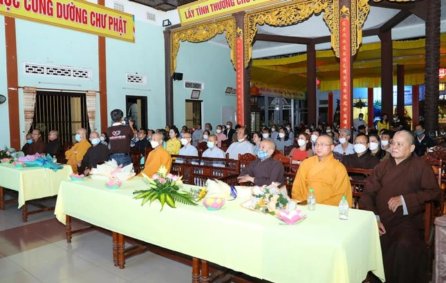 Chư tôn đức tham dự lễ ra mắt phim