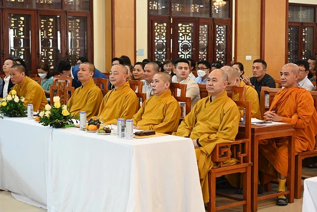 thống nhất triển khai tổ chức nhiều hoạt động trở về cội nguồn lịch sử dân tộc thông qua dự án "Đường vào vương quốc các Vua Hùng trên không gian thực tế ảo"