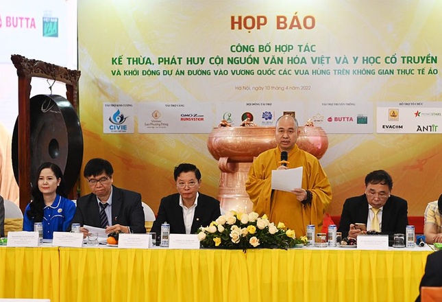 Thượng tọa Thích Đức Thiện phát biểu tại buổi họp báo