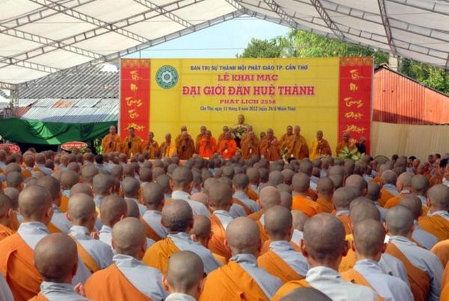 Ban Trị sự GHPGVN TP.Cần Thơ tổ chức Đại giới đàn Huệ Thành (năm 2012) - Ảnh: PT Ban Trị sự GHPGVN TP.Cần Thơ tổ chức Đại giới đàn Huệ Thành (năm 2012) - Ảnh: PT