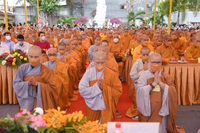 Ni chúng chùa Khánh Hưng