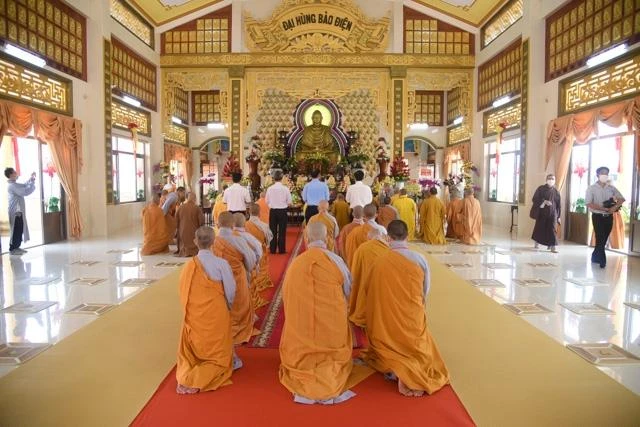 Chánh điện chùa Khánh Hưng