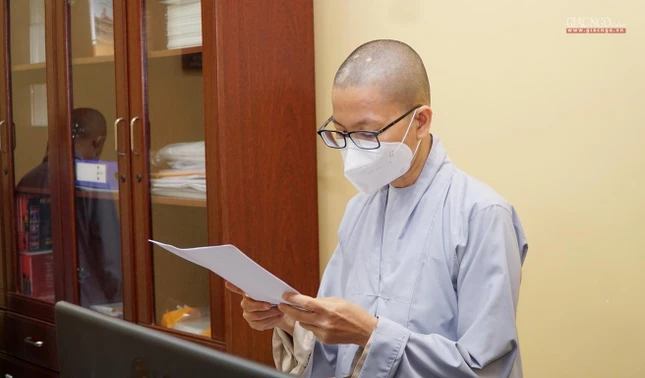 Sư cô Thích nữ Nhuận Bình, Phó Thư ký Ban Văn hóa tại buổi họp