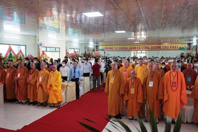 Đại biểu thực hiện nghi thức chào Quốc kỳ, Đạo kỳ Đại biểu thực hiện nghi thức chào Quốc kỳ, Đạo kỳ