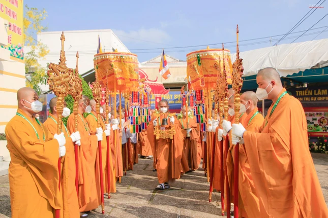 Cung nghinh từ Văn phòng BTS đến Hội trường Cung nghinh từ Văn phòng BTS đến Hội trường