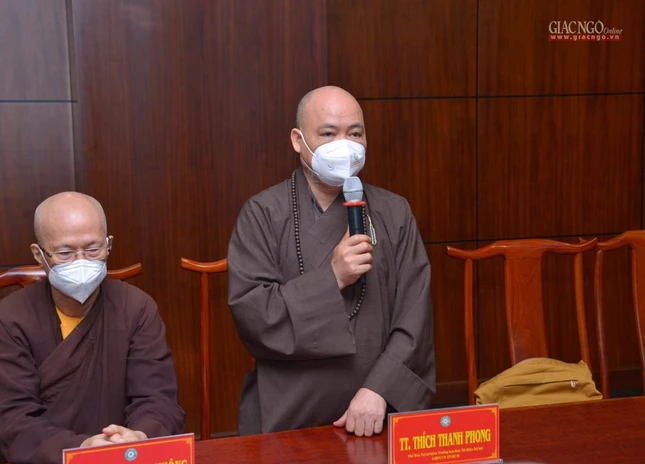 Thượng tọa Thích Thanh Phong báo cáo công tác xây dựng, trùng tu