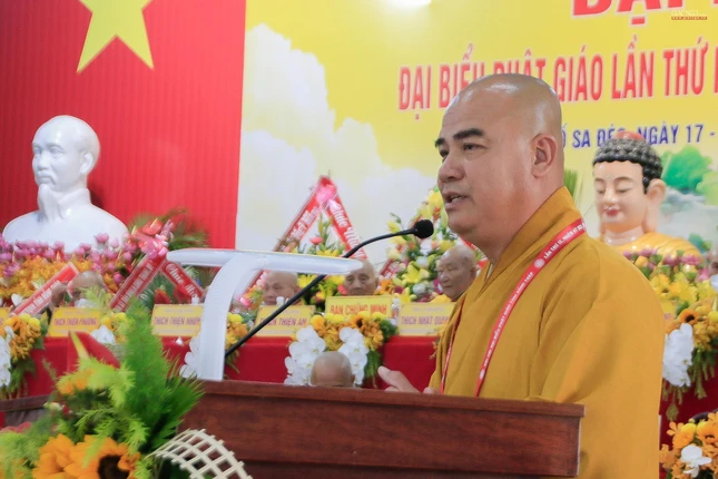 Thượng tọa Thích Tĩnh Triệt đọc lời cảm tạ của Ban Tổ chức Thượng tọa Thích Tĩnh Triệt đọc lời cảm tạ của Ban Tổ chức