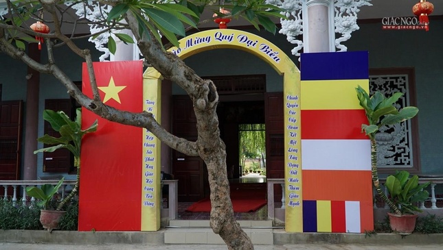 Cổng chào mừng đại biểu trước hội trường Cổng chào mừng đại biểu trước hội trường