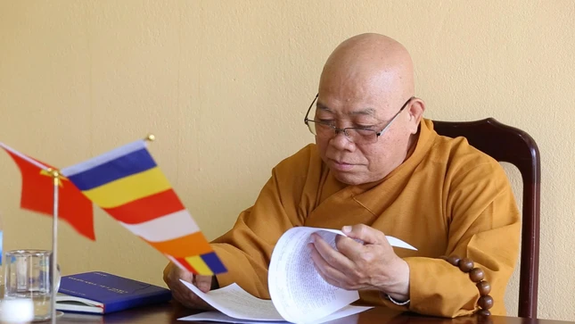 Hòa thượng Thích Quảng Xả chủ trì buổi họp