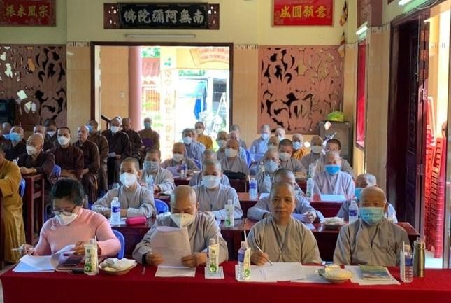 Bà Hứa Thị Phương Hồng, Phó Chủ tịch Thường trực Ủy ban MTTQVN huyện tham dự