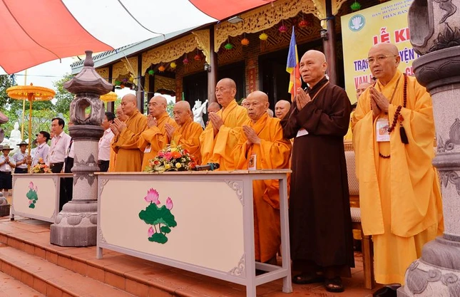 Chư tôn đức chứng minh