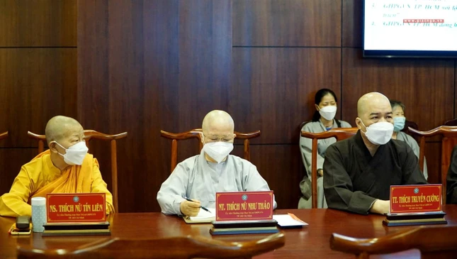 Chư Ni tham dự buổi họp Chư Ni tham dự buổi họp