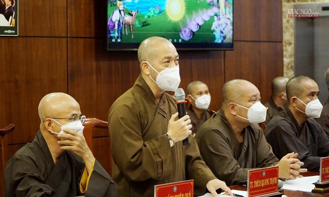 Thượng tọa Thích Quang Thạnh trình đến chư tôn đức các dự thảo về thiết kế lễ đài, hội trường