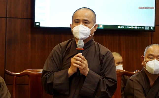 Thượng tọa Thích Tâm Hải báo cáo kế hoạch truyền hình trực tuyến Đại lễ Phật đản Thượng tọa Thích Tâm Hải báo cáo kế hoạch truyền hình trực tuyến Đại lễ Phật đản