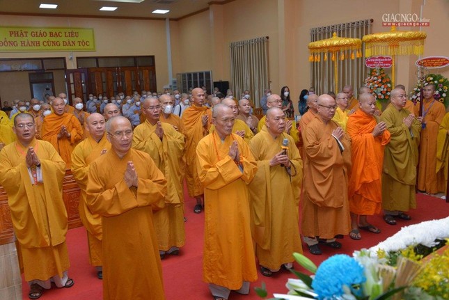 Niệm Phật cầu gia hộ trước khi tiến hành buổi lễ