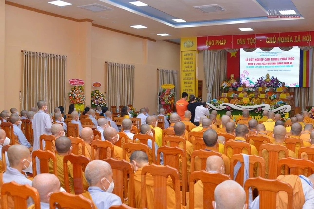 Quang cảnh phiên trù bị đại hội