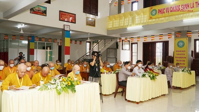 Chư tôn đức và đại diện các cơ quan Chư tôn đức và đại diện các cơ quan