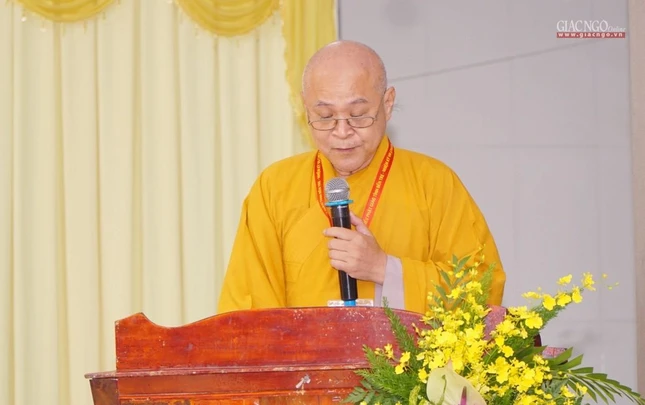 Thượng tọa Thích Huệ Đức trình danh sách nhân sự dự kiến tại phiên trù bị Thượng tọa Thích Huệ Đức trình danh sách nhân sự dự kiến tại phiên trù bị