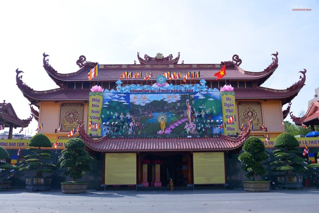 Lễ đài tại Việt Nam Quốc Tự được thiết trí hoàn thành