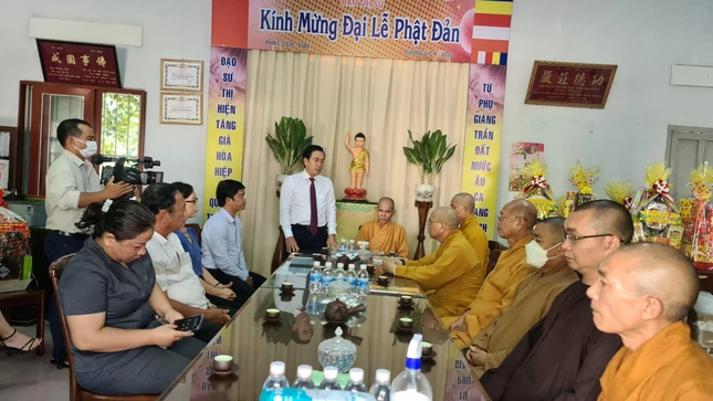 Ông Phạm Văn Hậu chúc mừng Phật đản đến chư tôn đức Ban Trị sự, Tăng Ni, Phật tử