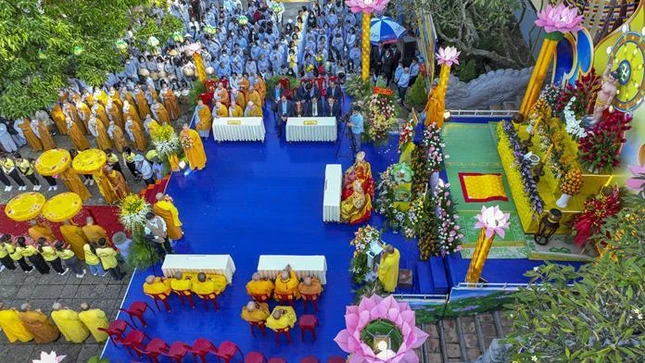 Không gian lễ khánh đản