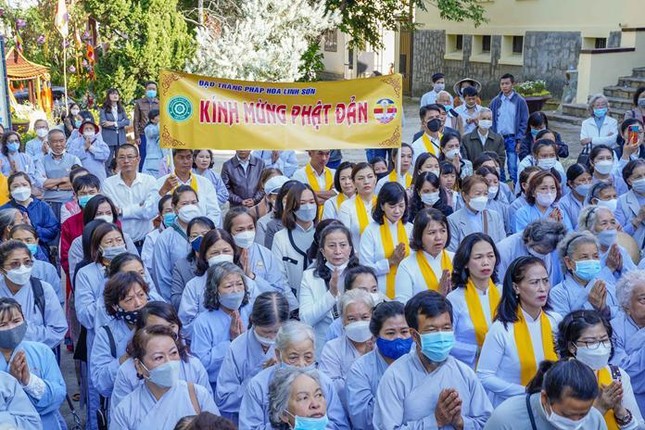 Phật tử Kính mừng Phật đản